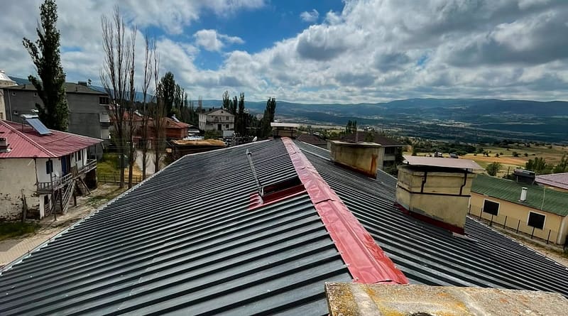 Gürpınar Mahallemizde Okul/WC Çatı Yenileme Çalışmaları